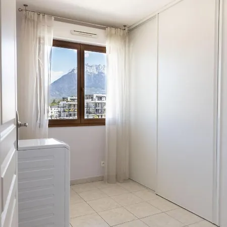 Apartment Au Coeur De St Jorioz, Spacieux Avec Terrasse Et Vue Montagne.