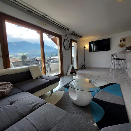 Au Coeur De St Jorioz, Spacieux Avec Terrasse Et Vue Montagne.